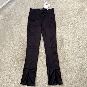 Zara. Legging hi-rise, new with tags, texture Satin, black, size L.
